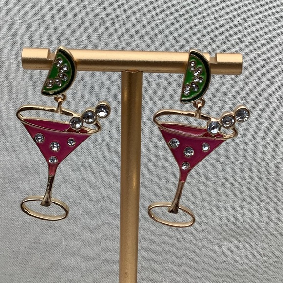 🎄🎄Pink Lady Drinks pierced Earrings - Picture 1 of 2